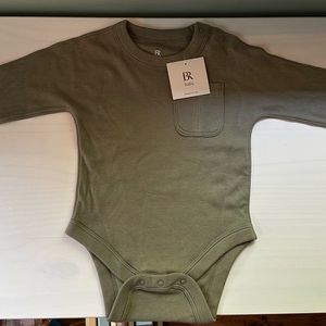 NWT Banana Republic Essential Supima Long-Sleeve Bodysuit for Baby sz 6-12 mos